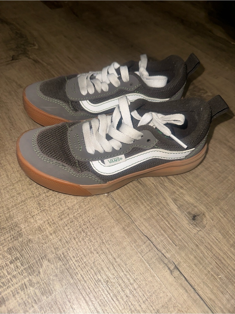Vans Brown White & Gum Low-Top Sneakers little kids size 13.5 wore once unisex